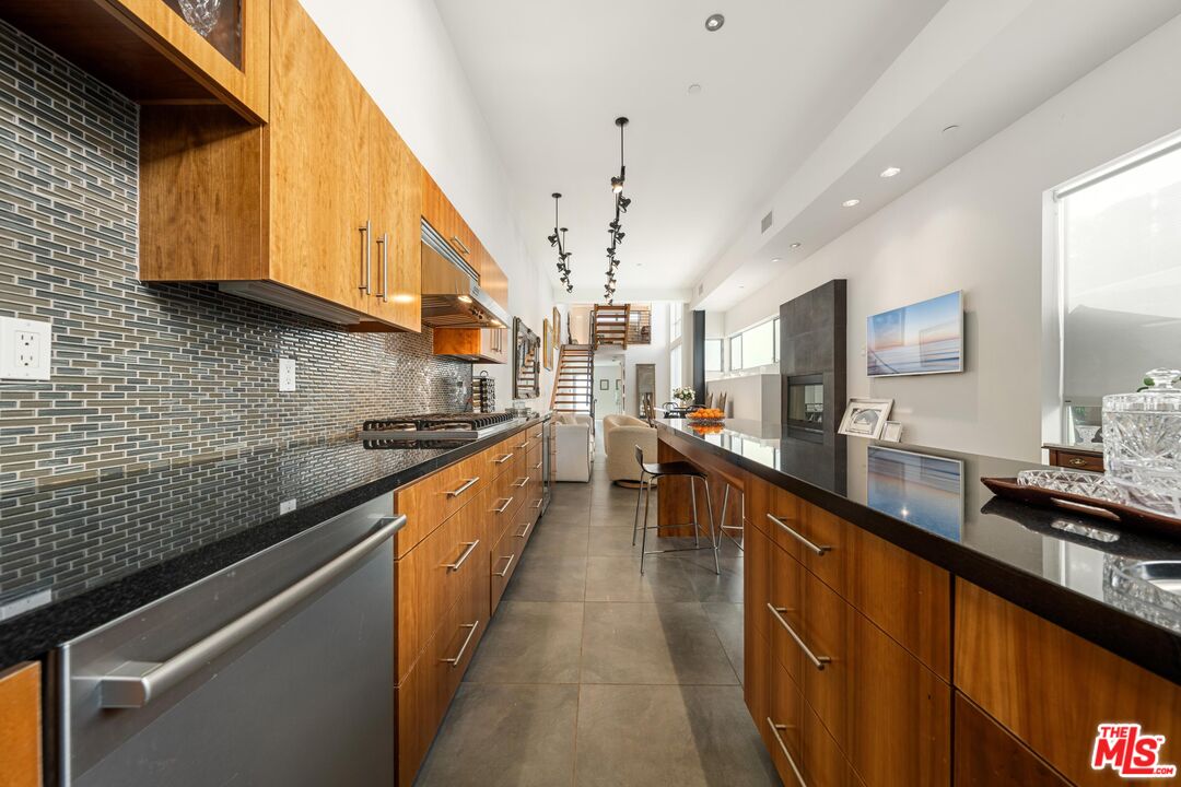 852 10th St Unit: 4