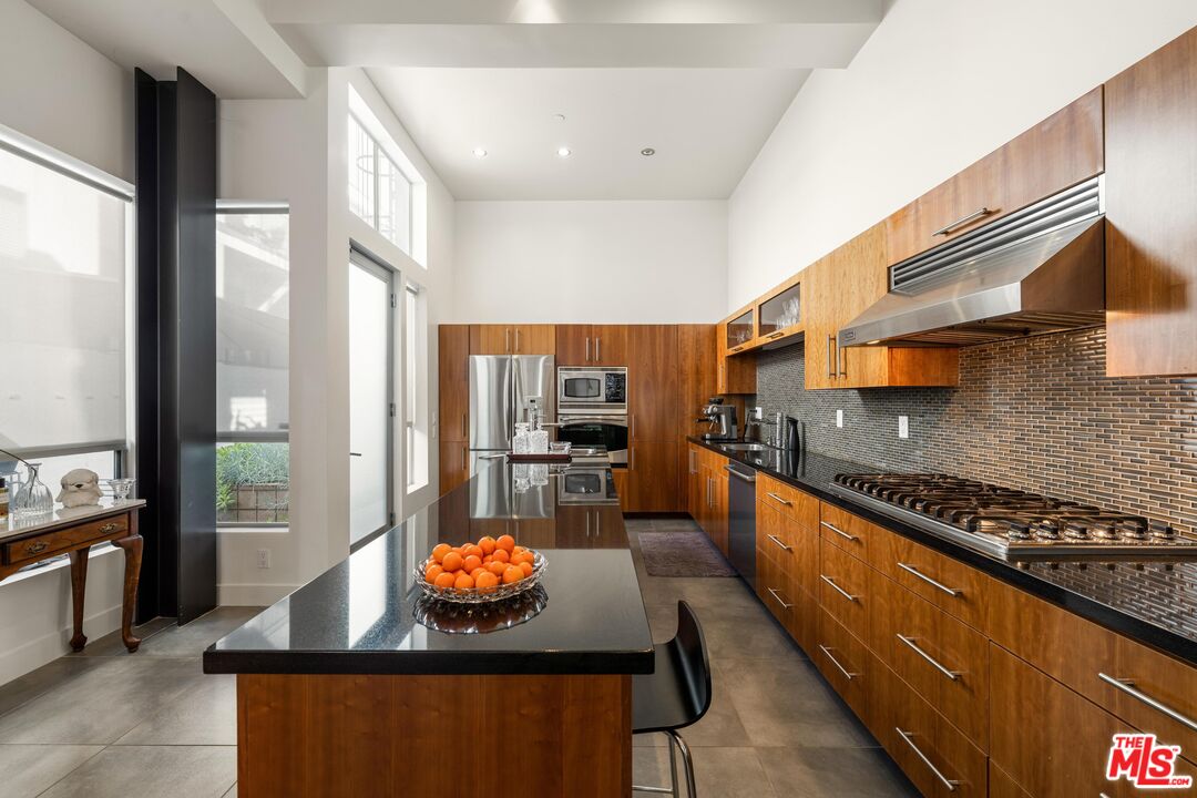 852 10th St Unit: 4