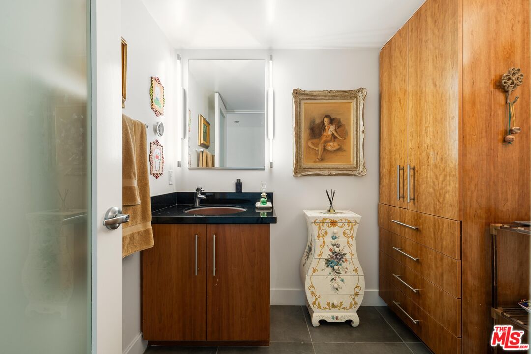 852 10th St Unit: 4