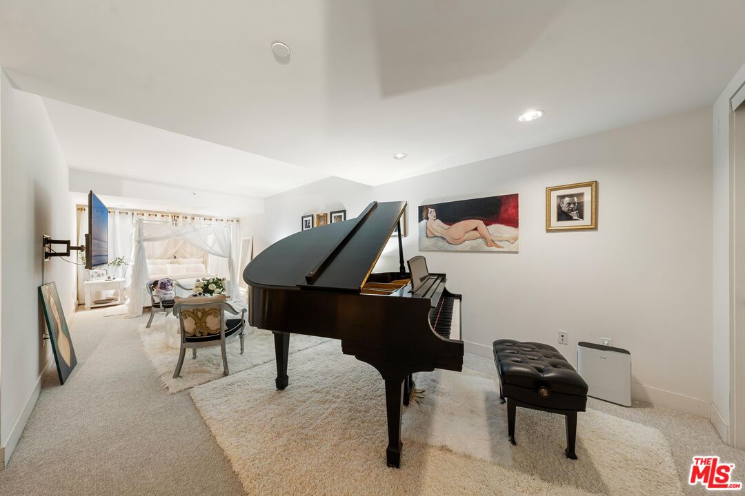 852 10th St Unit: 4