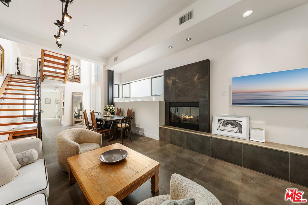 852 10th St Unit: 4