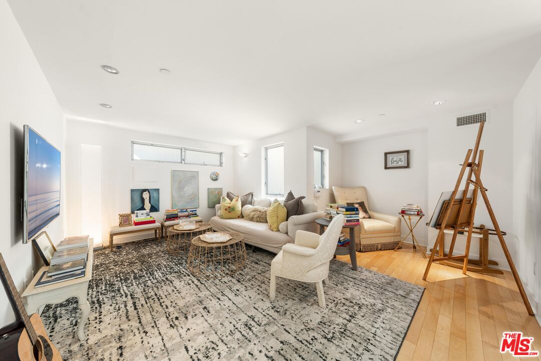 852 10th St Unit: 4