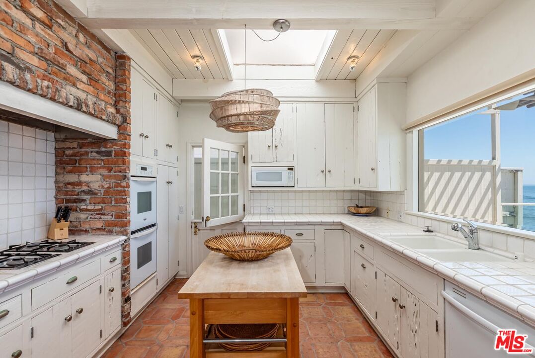 24216 Malibu Rd, Malibu