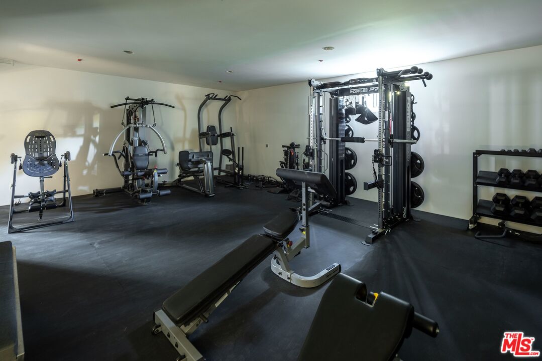 5717 Round Meadow Rd, Hidden Hills