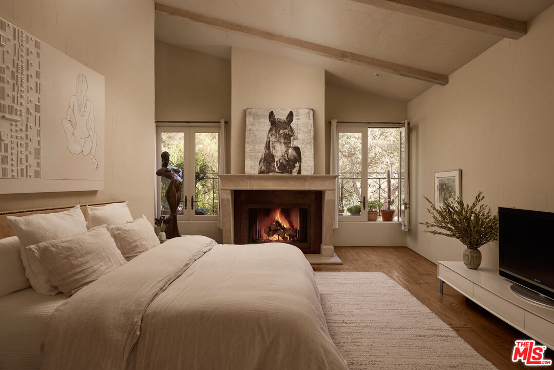 1372 Benedict Canyon Dr, Beverly Hills