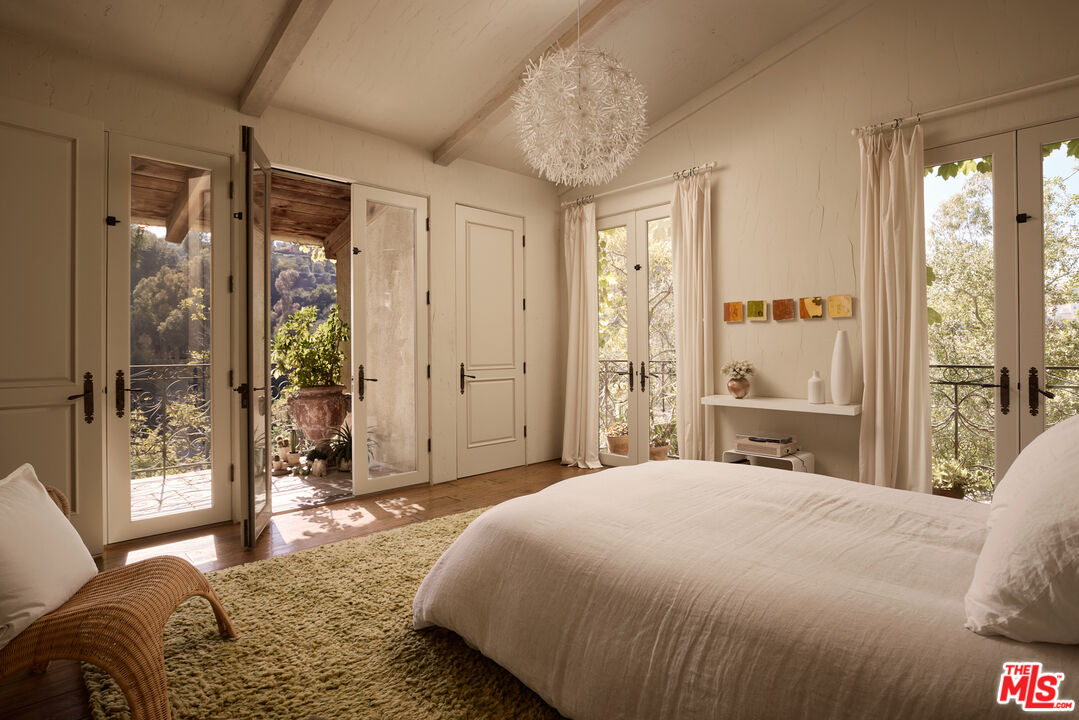 1372 Benedict Canyon Dr, Beverly Hills