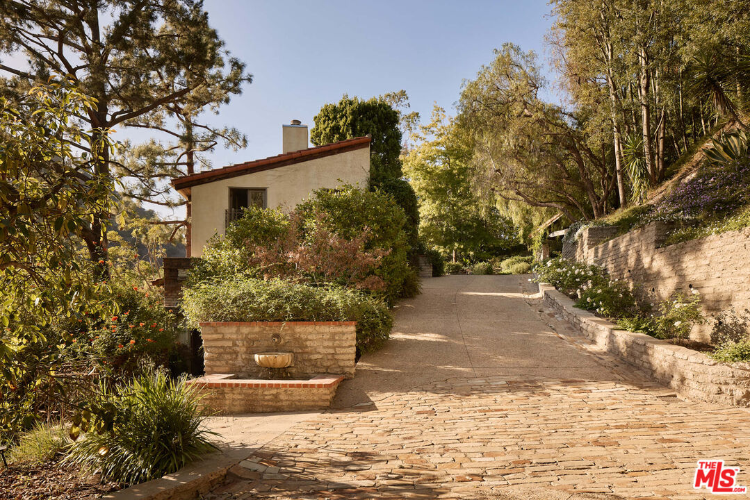 1372 Benedict Canyon Dr, Beverly Hills