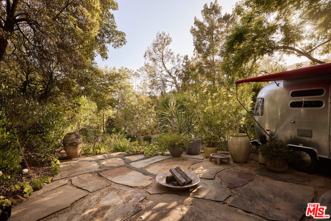 1372 Benedict Canyon Dr, Beverly Hills