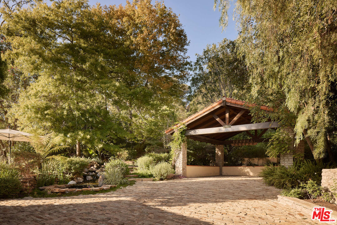 1372 Benedict Canyon Dr, Beverly Hills