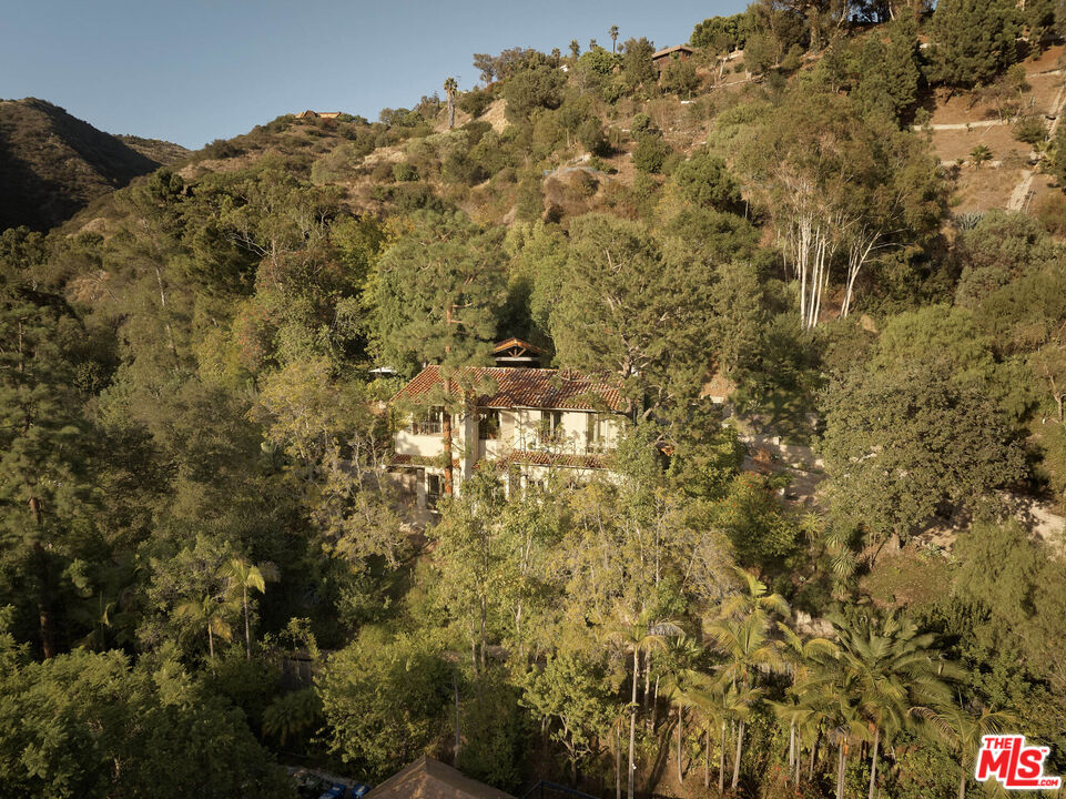 1372 Benedict Canyon Dr, Beverly Hills