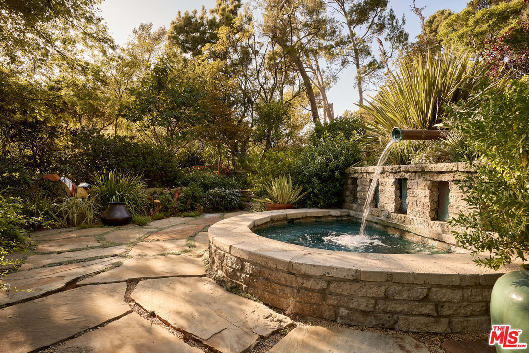 1372 Benedict Canyon Dr, Beverly Hills