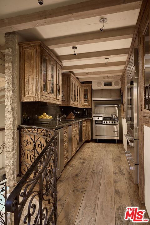 1372 Benedict Canyon Dr, Beverly Hills