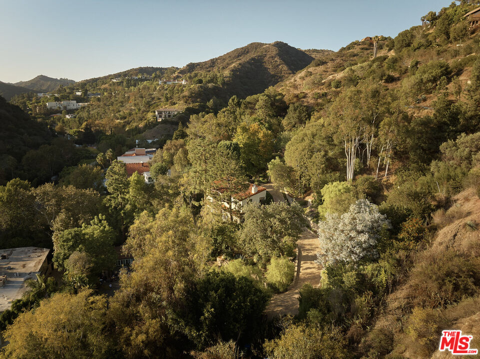 1372 Benedict Canyon Dr, Beverly Hills