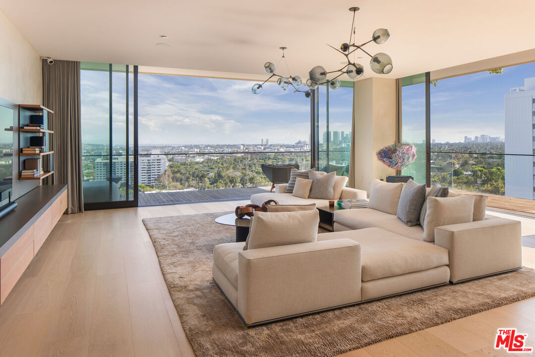 9040 W Sunset Blvd Unit: 905, West Hollywood
