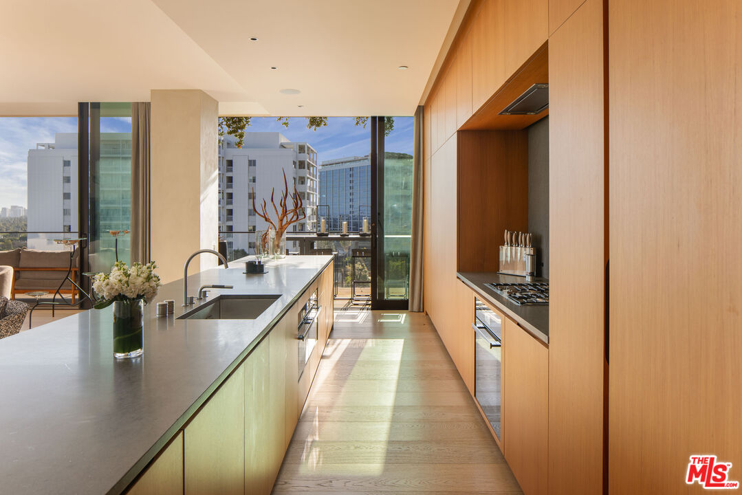 9040 W Sunset Blvd Unit: 905, West Hollywood