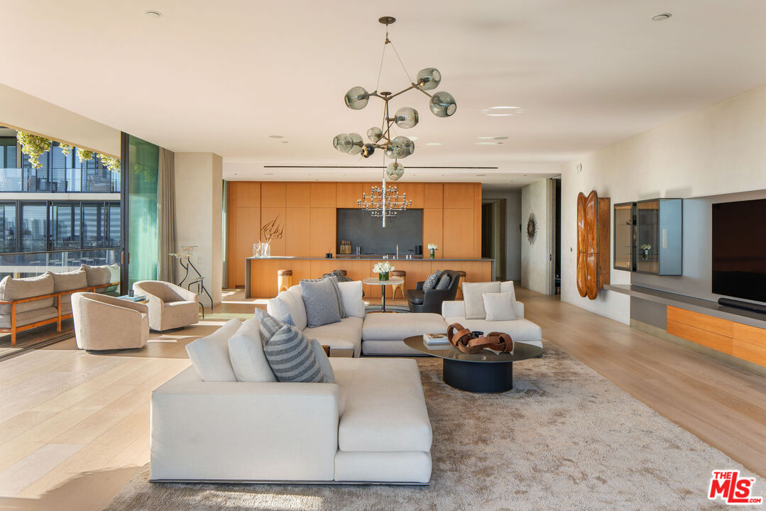9040 W Sunset Blvd Unit: 905, West Hollywood