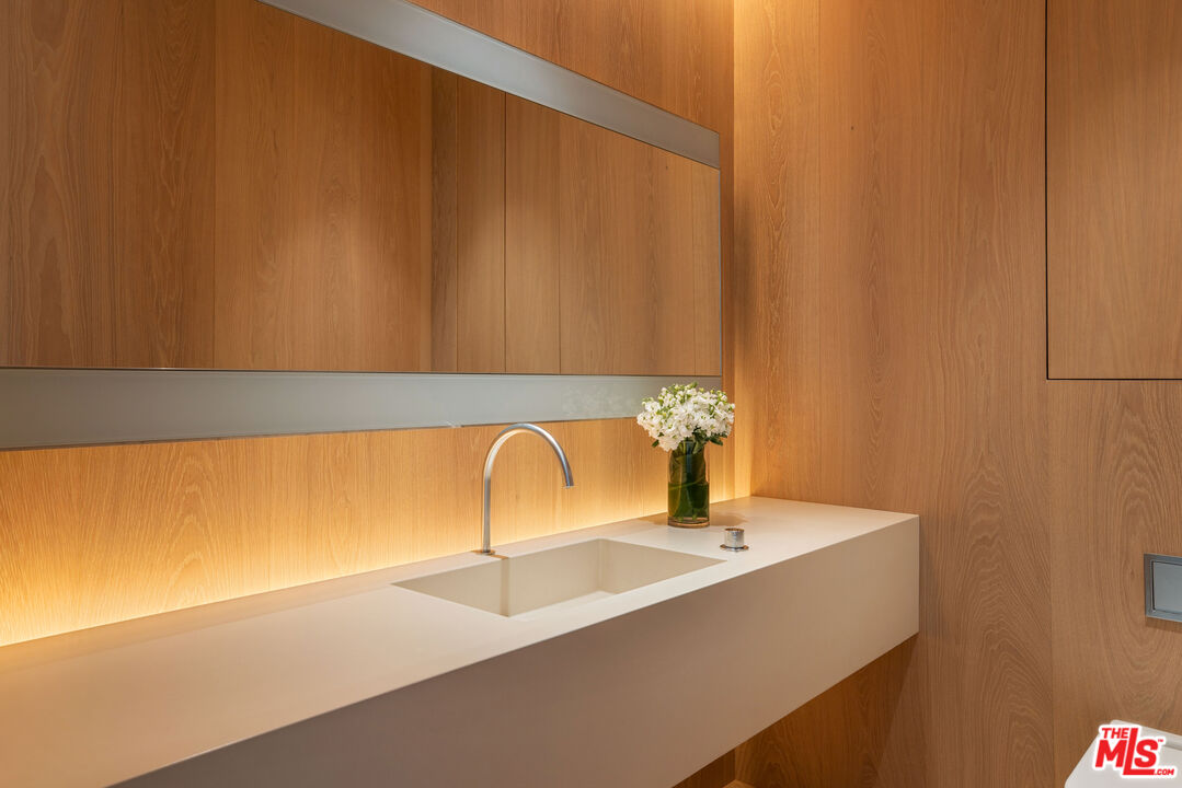 9040 W Sunset Blvd Unit: 905, West Hollywood