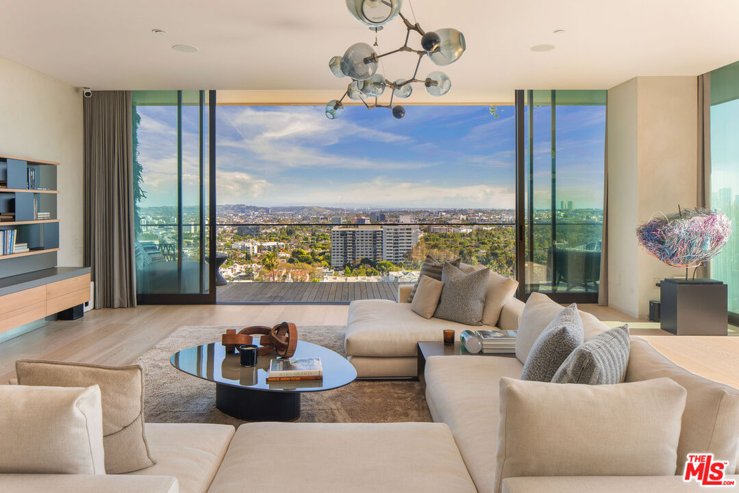 9040 W Sunset Blvd Unit: 905, West Hollywood