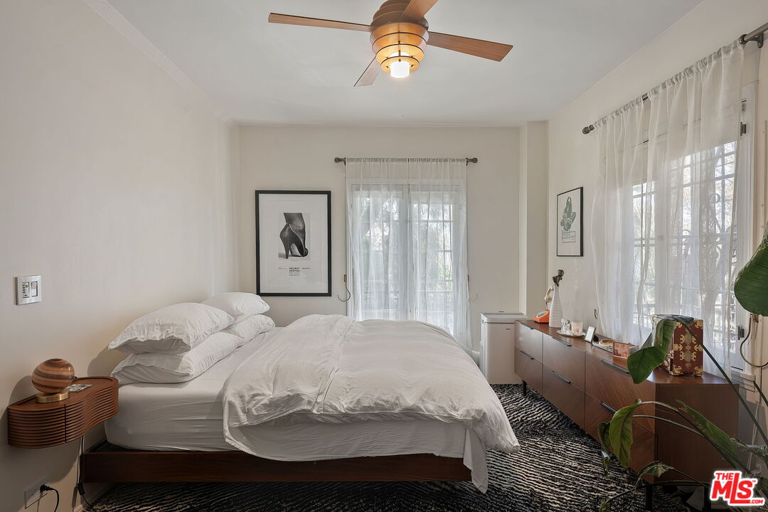 109 N Sycamore Ave Unit: 204