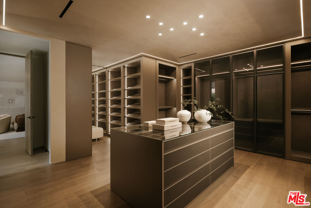 510 N Alpine Dr, Beverly Hills