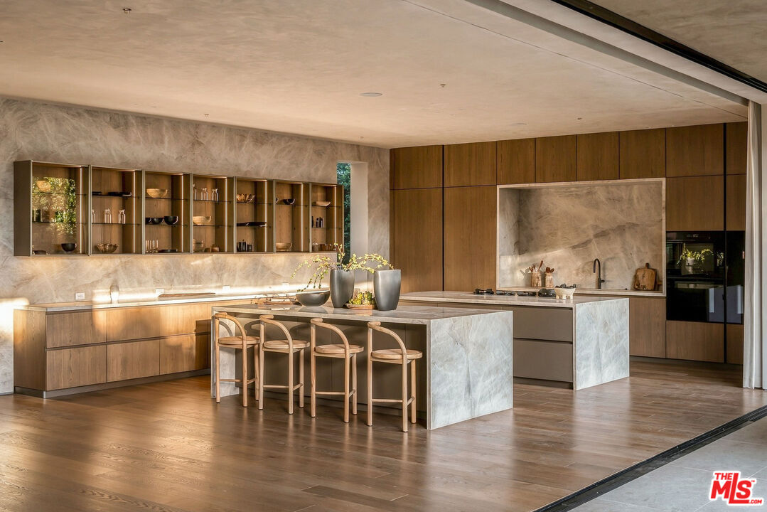 510 N Alpine Dr, Beverly Hills
