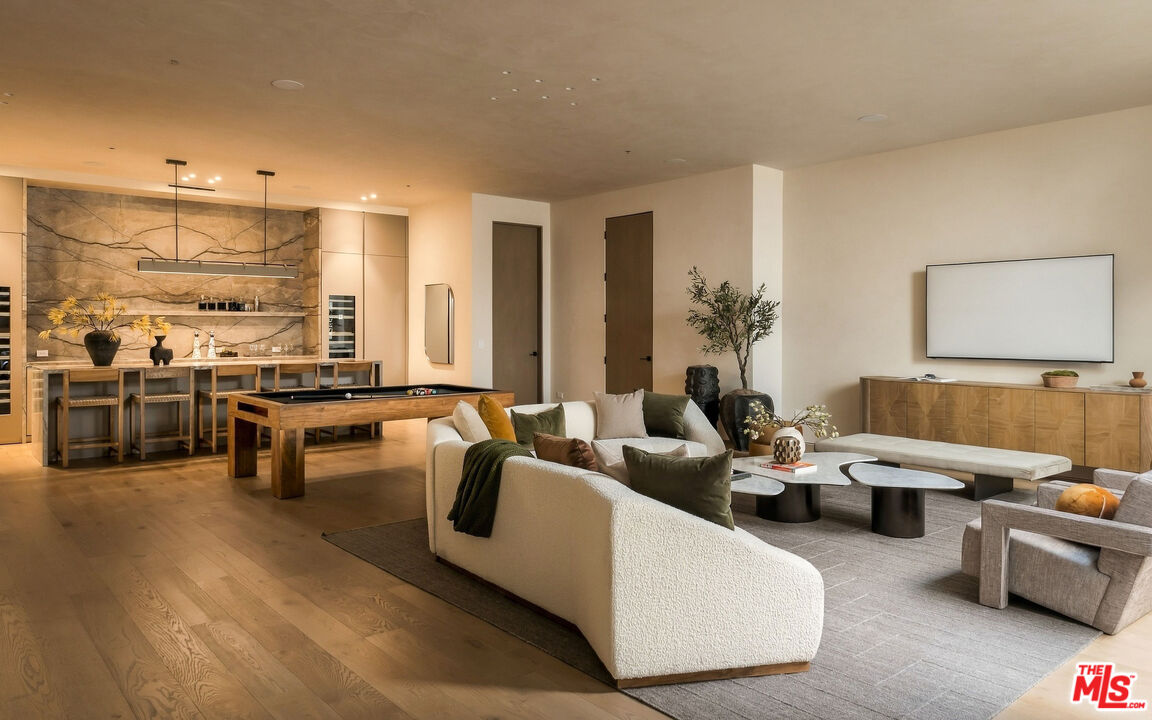 510 N Alpine Dr, Beverly Hills