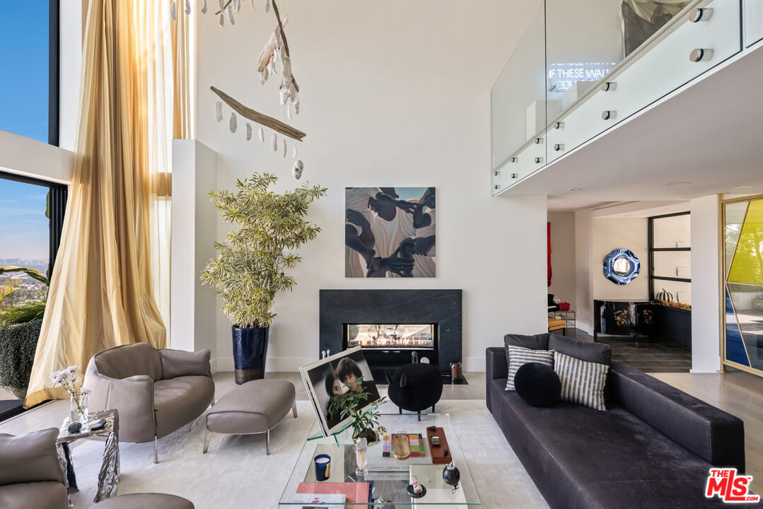 8080 Laurel View Dr, West Hollywood 