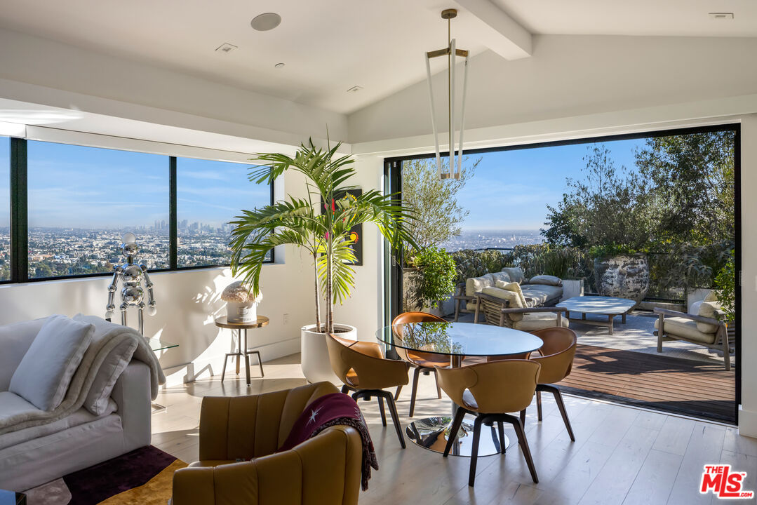 8080 Laurel View Dr, West Hollywood 