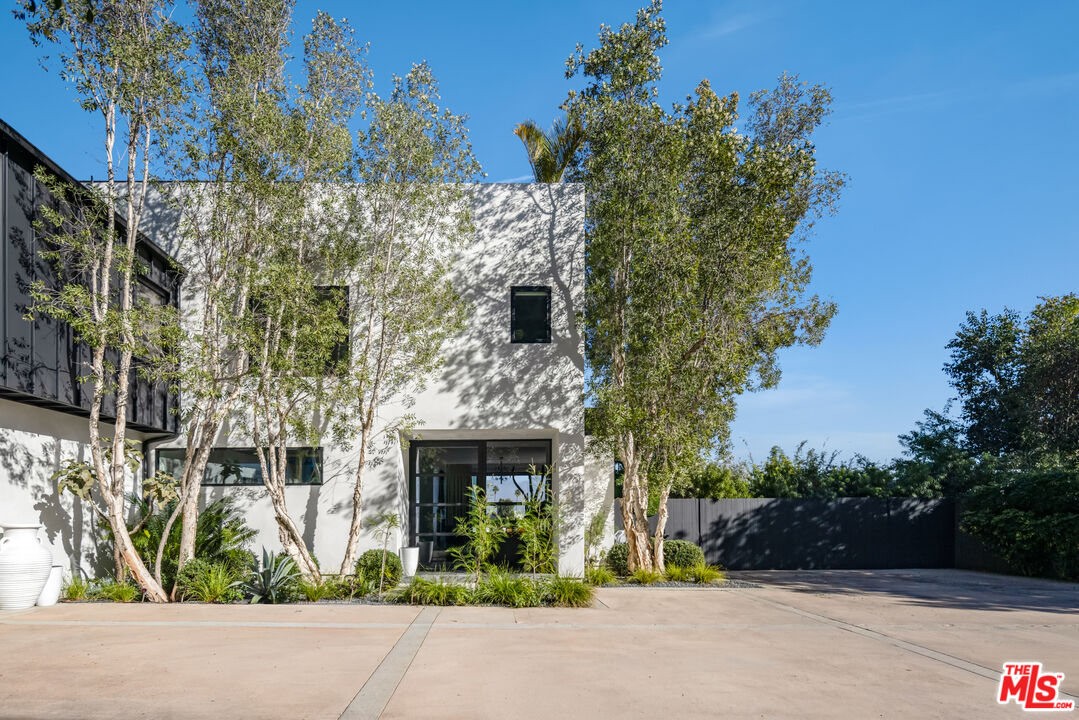 8080 Laurel View Dr, West Hollywood 