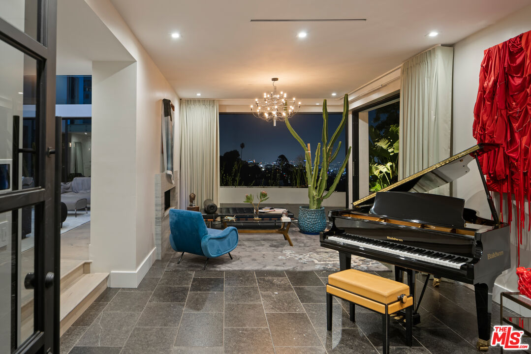 8080 Laurel View Dr, West Hollywood 