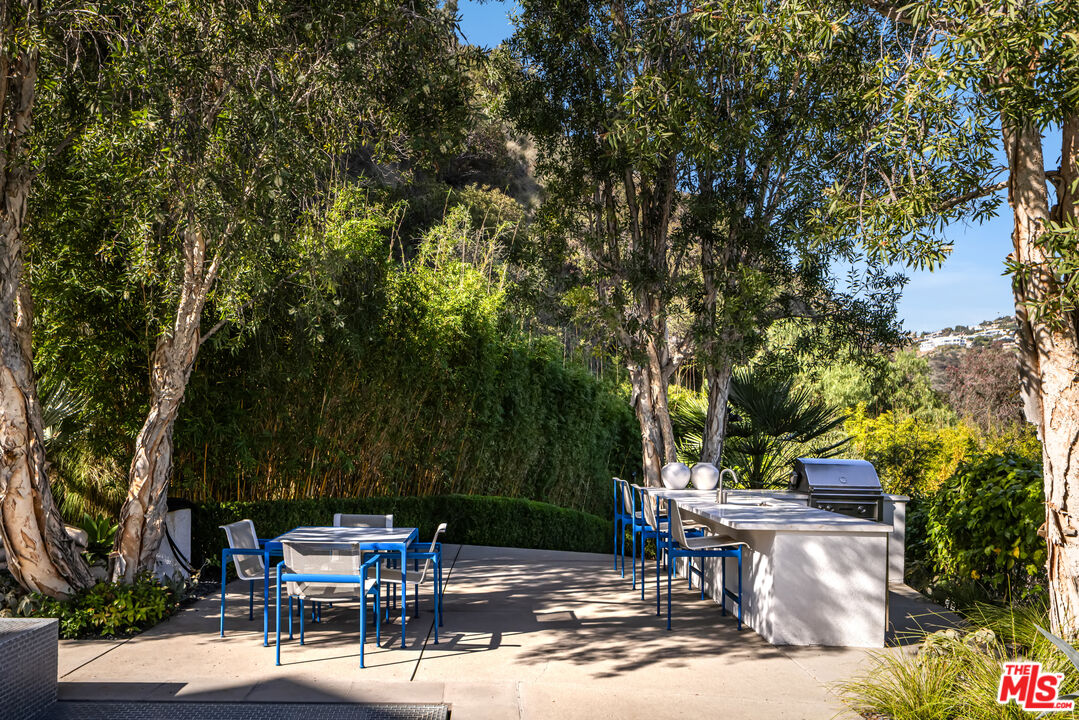 8080 Laurel View Dr, West Hollywood 