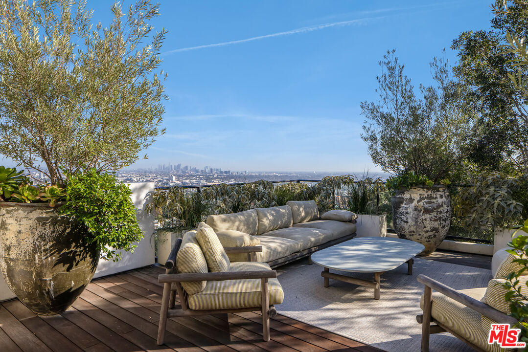 8080 Laurel View Dr, West Hollywood 