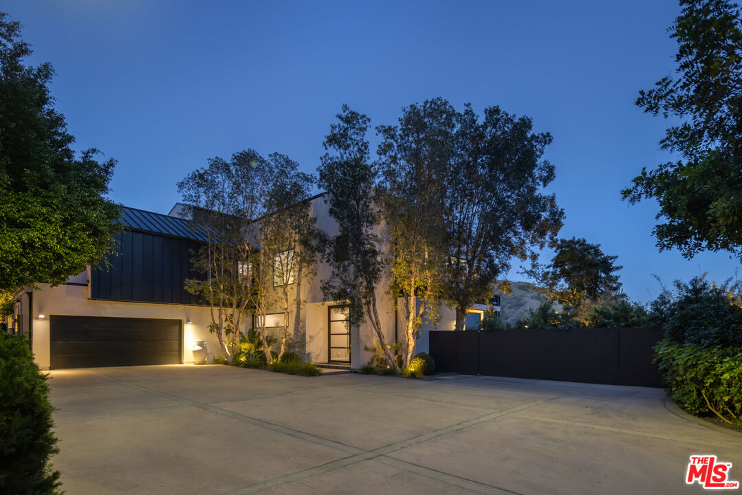 8080 Laurel View Dr, West Hollywood 