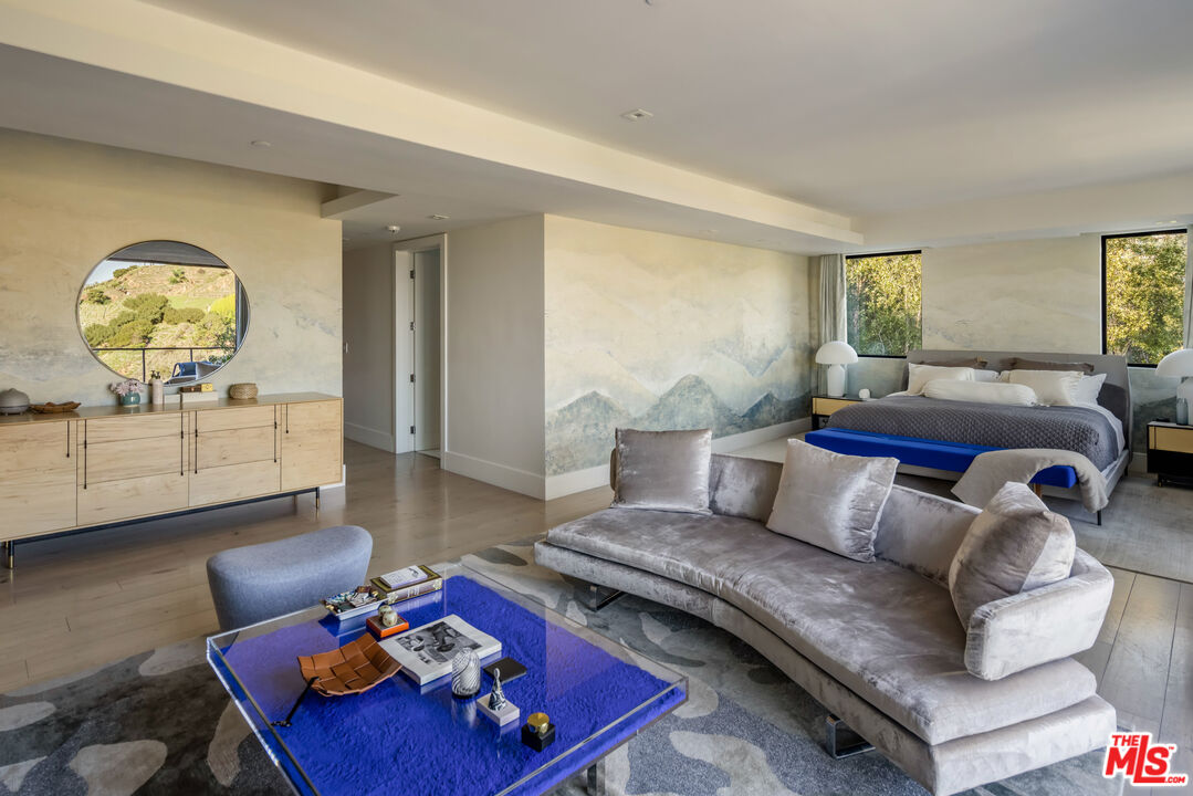 8080 Laurel View Dr, West Hollywood 