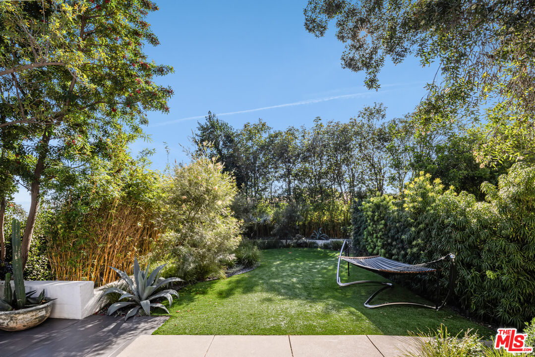 8080 Laurel View Dr, West Hollywood 