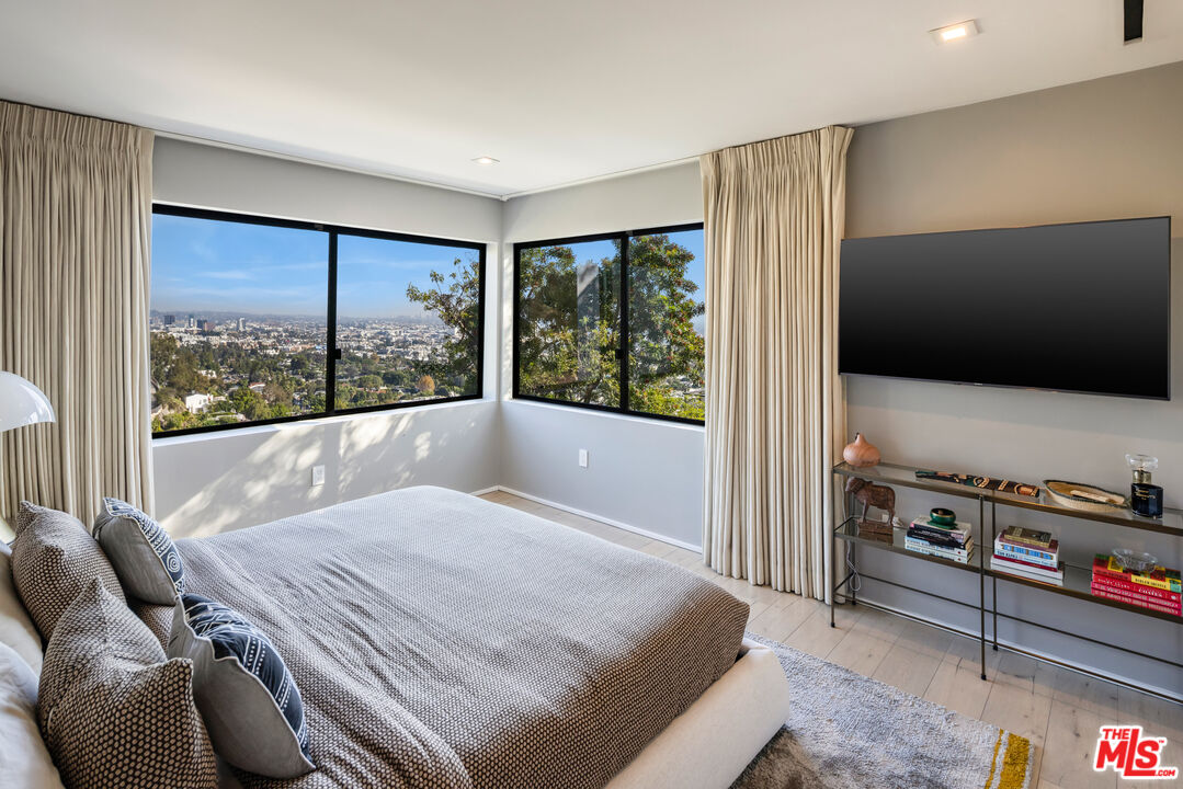 8080 Laurel View Dr, West Hollywood 