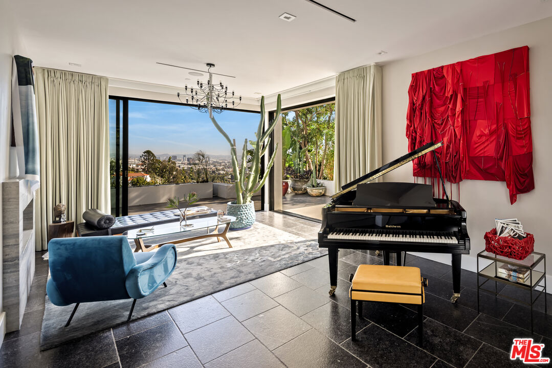 8080 Laurel View Dr, West Hollywood 