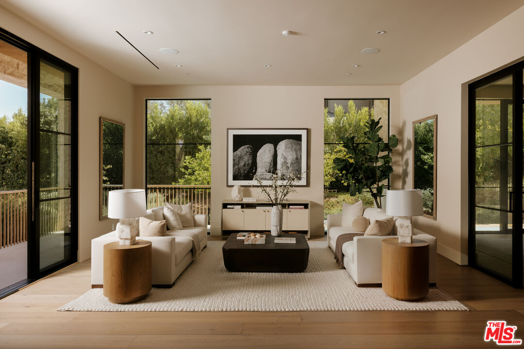 5287 Round Meadow Rd, Hidden Hills