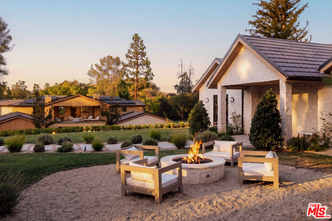 5287 Round Meadow Rd, Hidden Hills