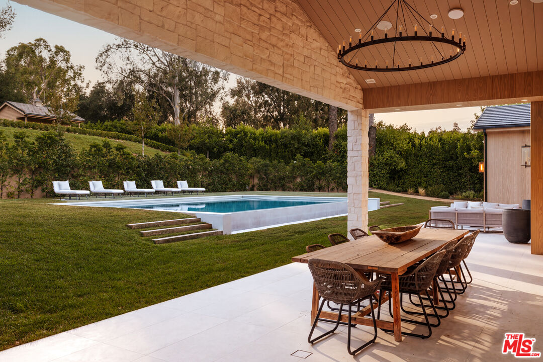 5287 Round Meadow Rd, Hidden Hills
