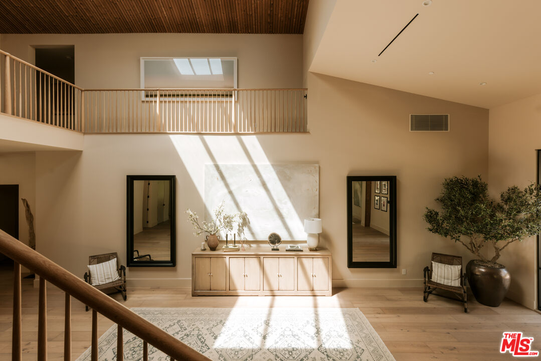 5287 Round Meadow Rd, Hidden Hills