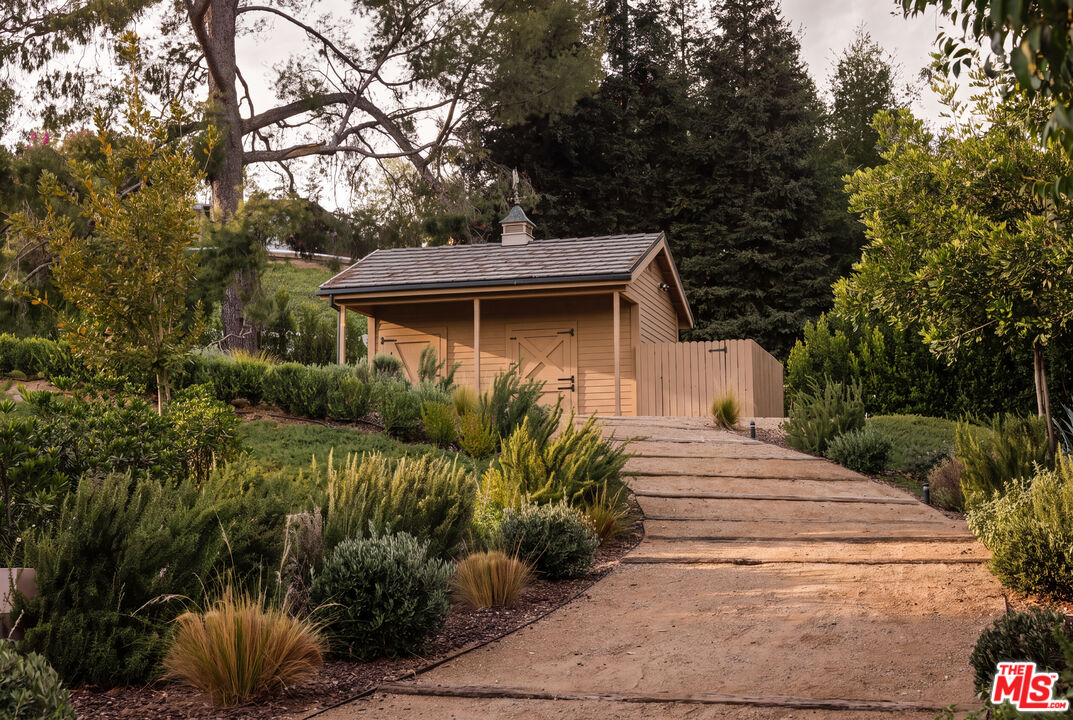 5287 Round Meadow Rd, Hidden Hills
