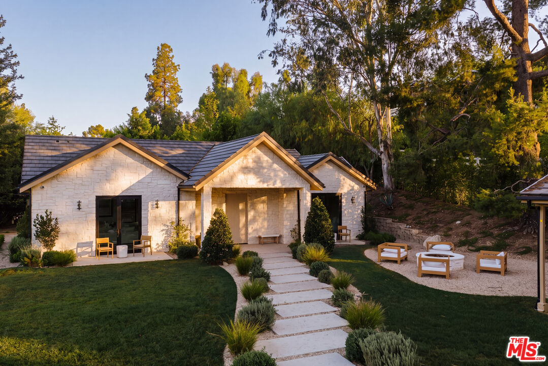 5287 Round Meadow Rd, Hidden Hills