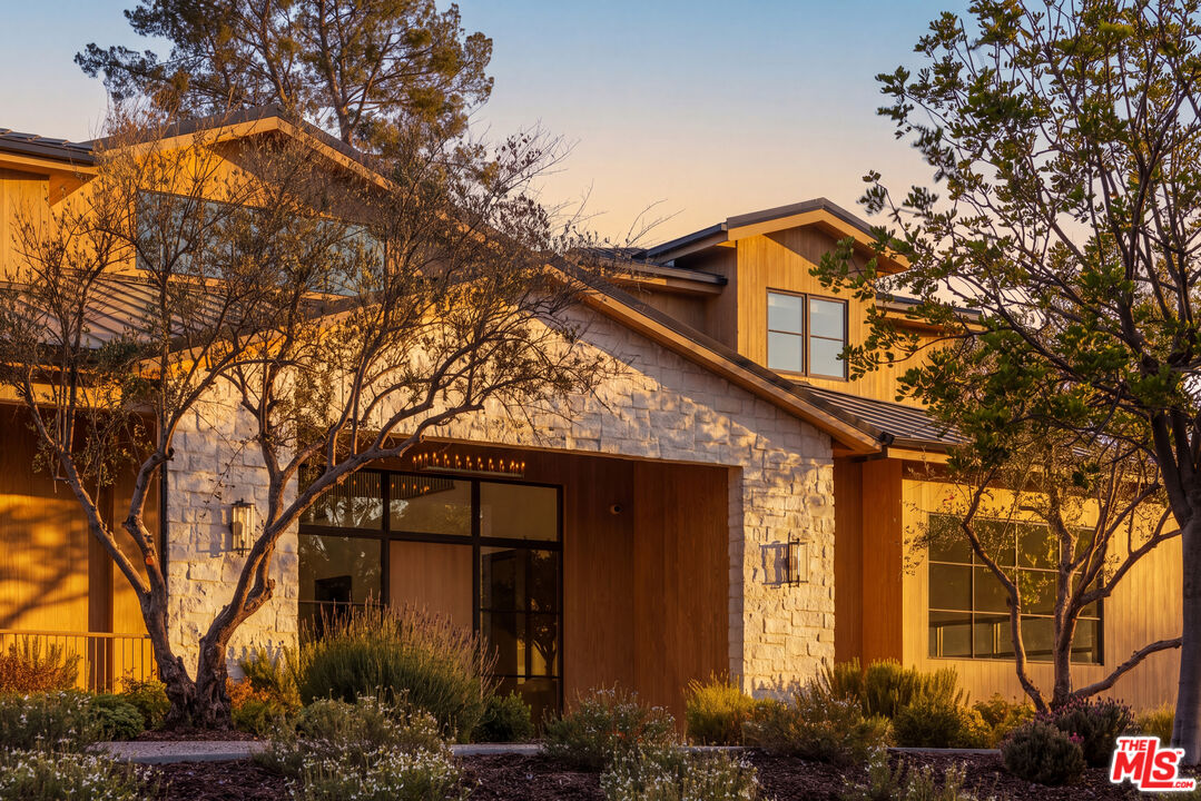 5287 Round Meadow Rd, Hidden Hills