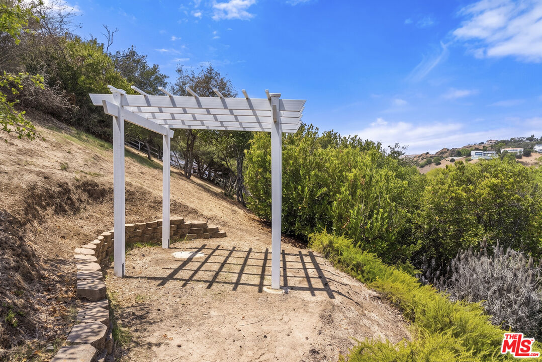 11 Bridle Ln, Bell Canyon