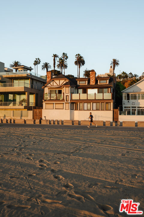 1366 Palisades Beach Rd, Santa Monica 
