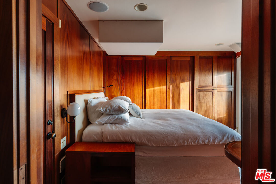1366 Palisades Beach Rd, Santa Monica 