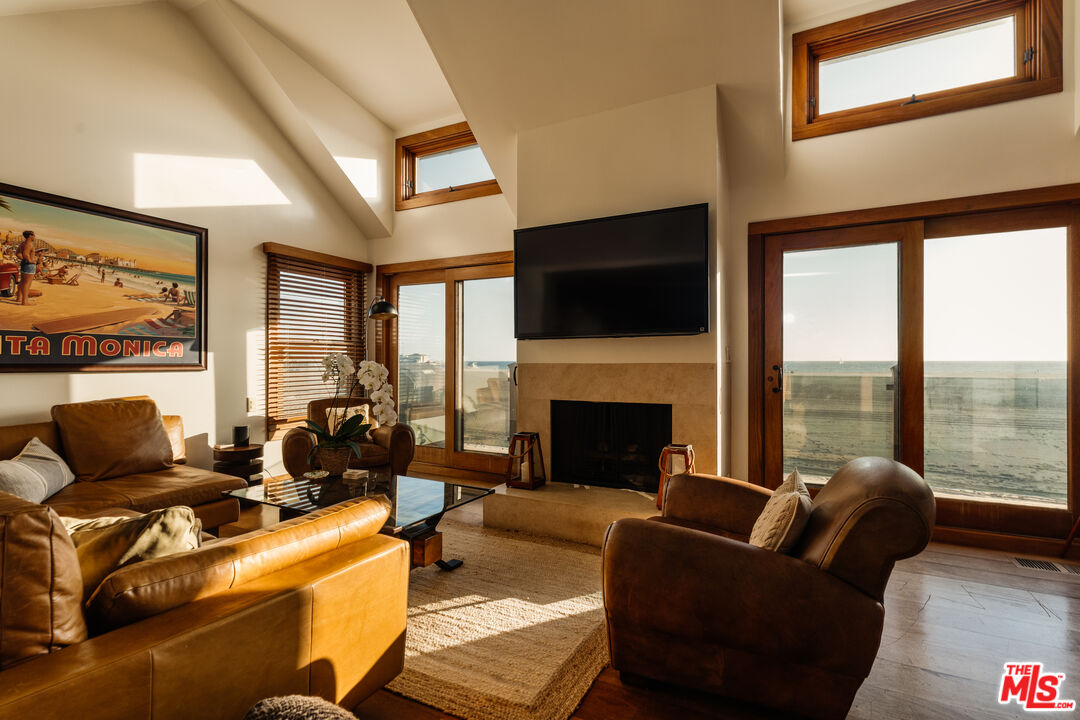 1366 Palisades Beach Rd, Santa Monica 