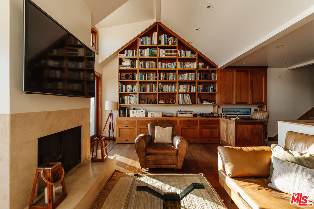1366 Palisades Beach Rd, Santa Monica 