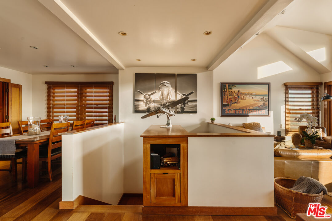 1366 Palisades Beach Rd, Santa Monica 